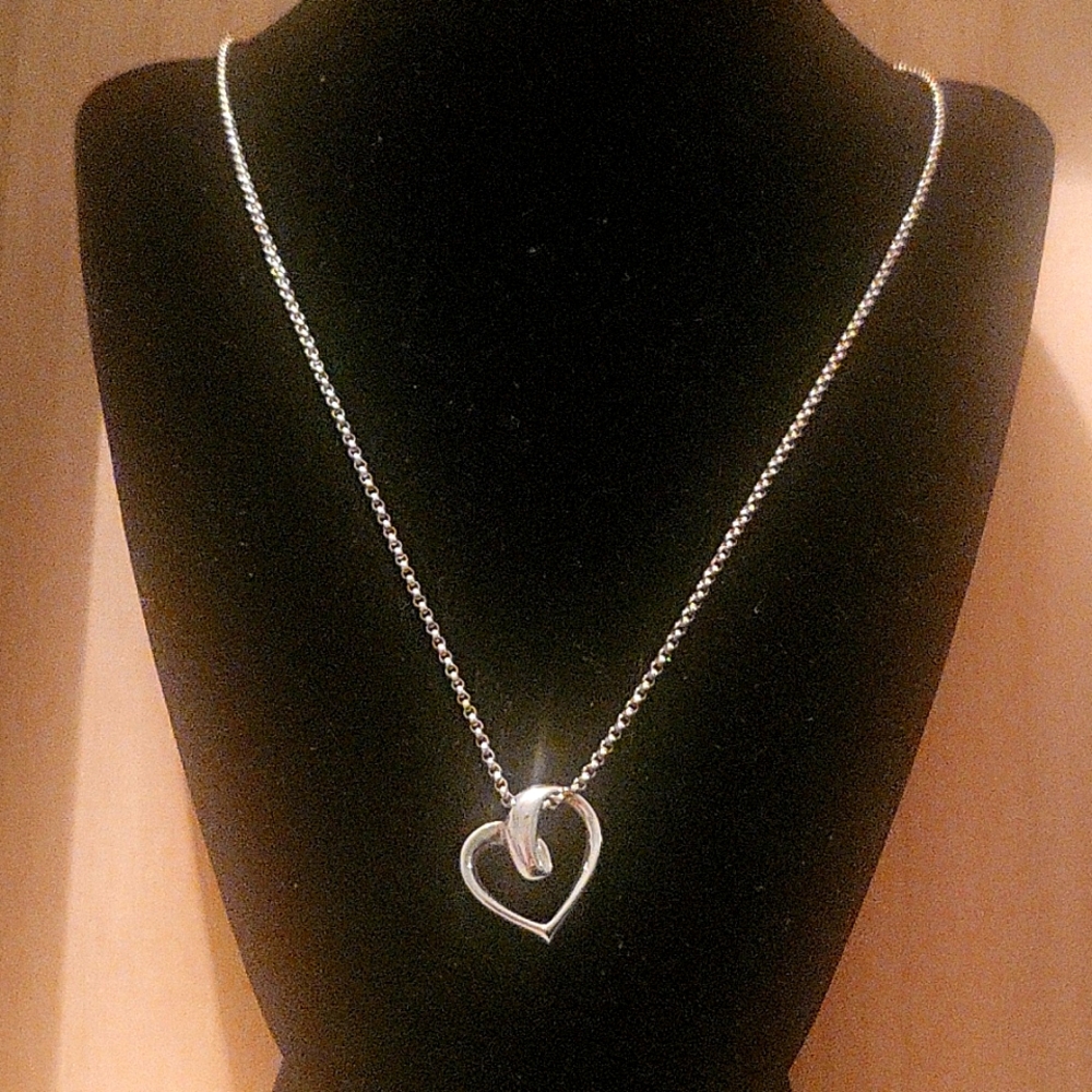 Sterling heart pendant necklace - 32" chain - vintage